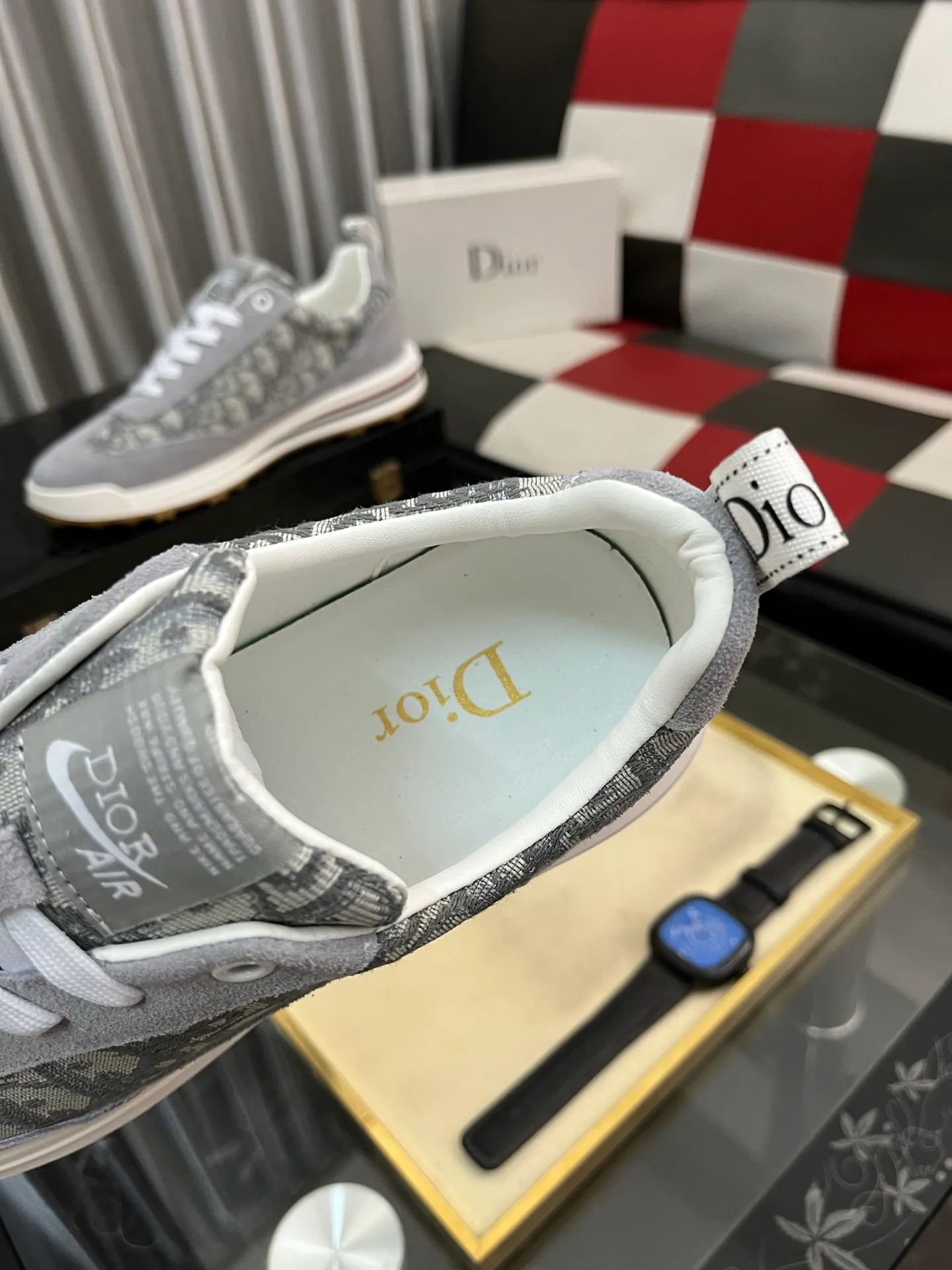 Men's shoes💰420⌚️⌚️[Dior] Dior's new men's genuine leather casual shoes, the highest version on the market, any comparison is welcome🆚! The original leather has excellent texture and is super high-end! Fetal sheep net lining imported from Italy, removable pad! Luxurious materials and fine workmanship, highly recommended! Code number: 38-443️⃣Colors available